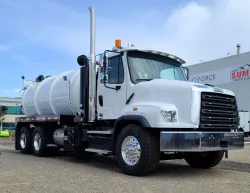 2025 Freightliner 114SD | Thumbnail Photo 2 of 5