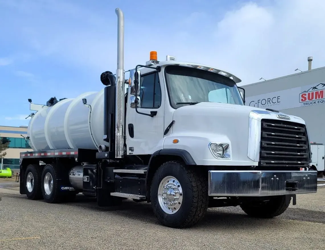 2025 Freightliner 114SD | Photo 2 of 5