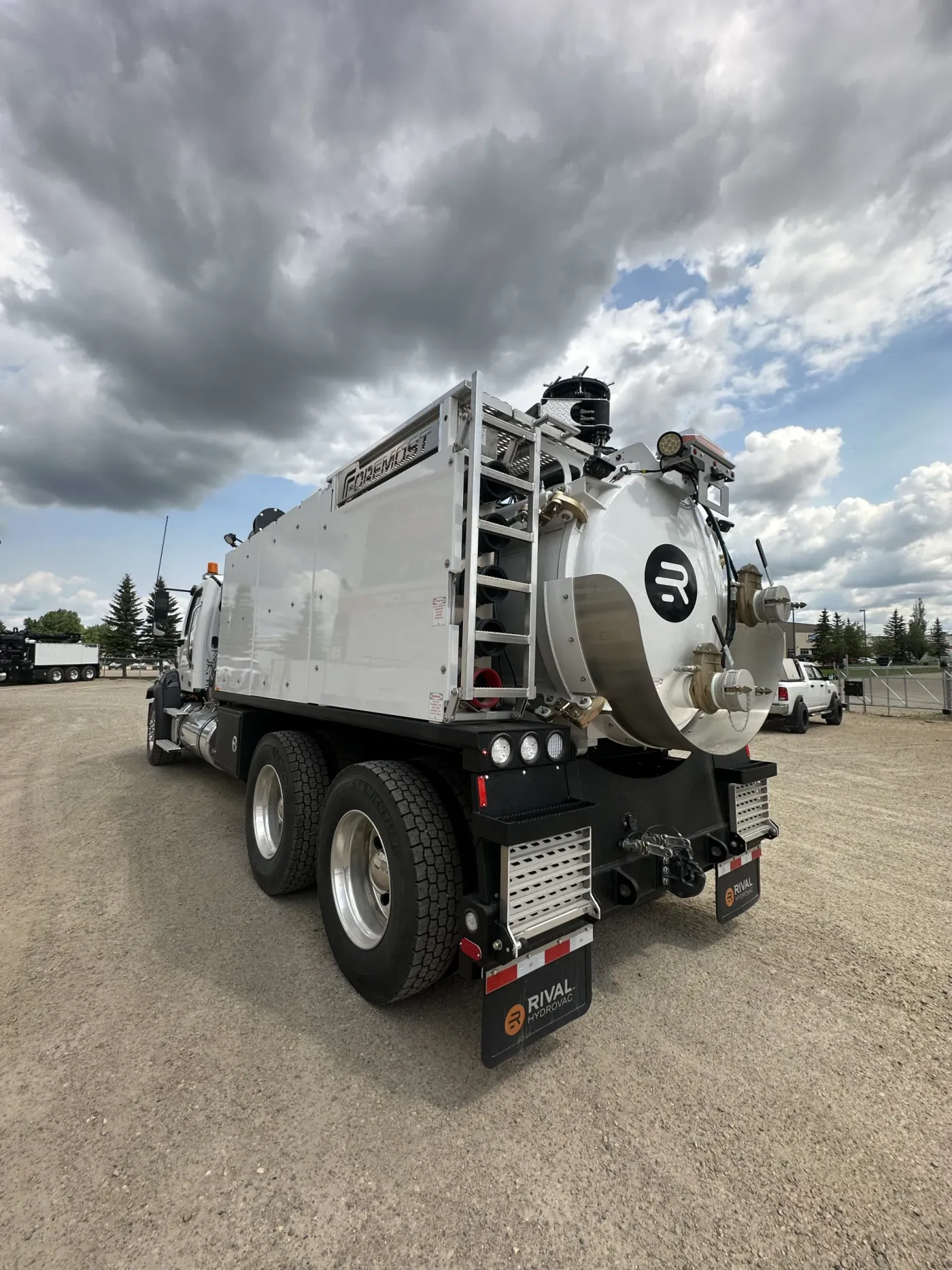 2025 Freightliner 114SD | Photo 4 of 5