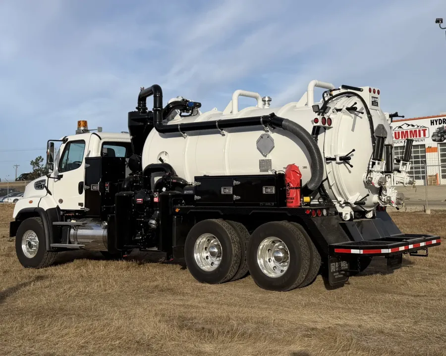 2026 Freightliner 114SD | Photo 3 of 5