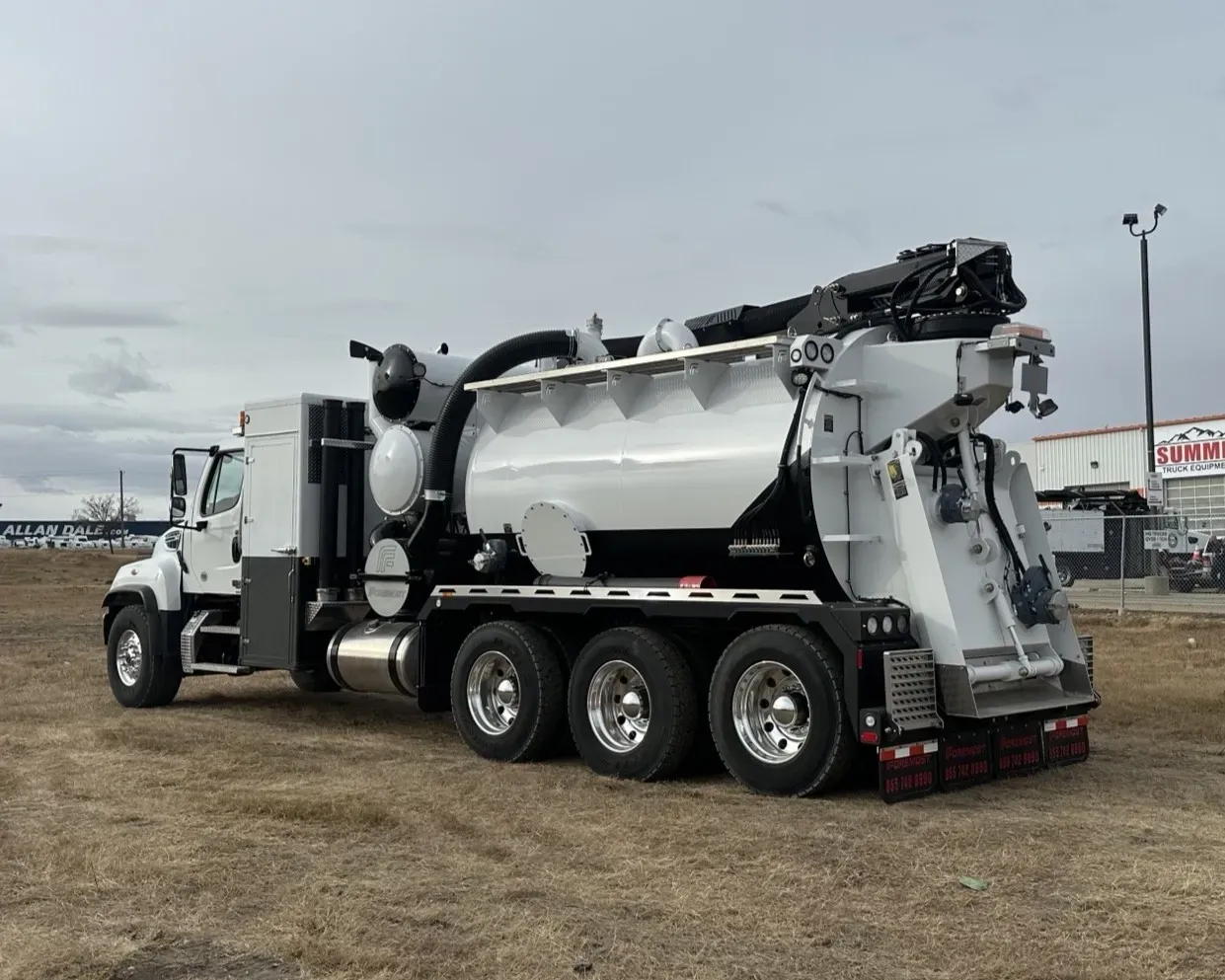 2025 Freightliner 114SD | Photo 3 of 5