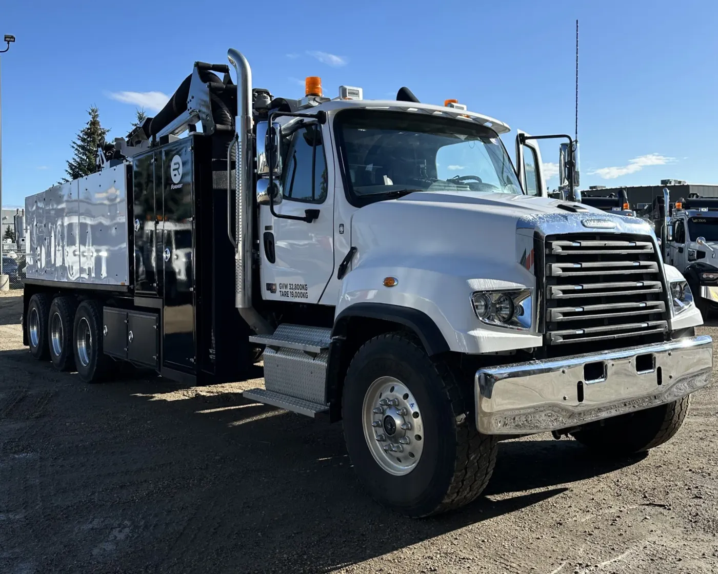 2026 Freightliner 114SD | Photo 2 of 5