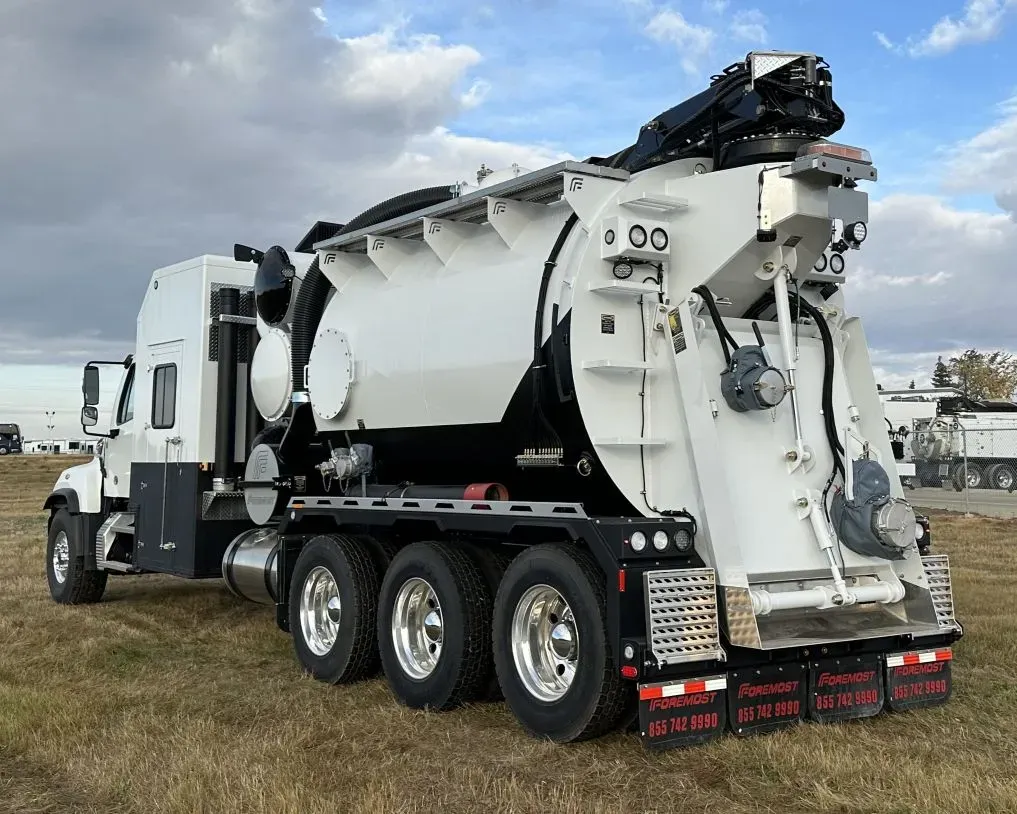 2025 Freightliner 114SD | Photo 4 of 5