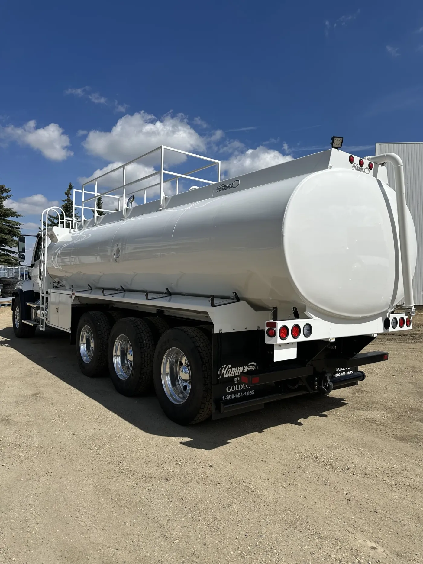 2025 Freightliner 114SD | Photo 4 of 7
