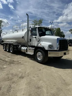 2025 Freightliner 114SD | Thumbnail Photo 2 of 7