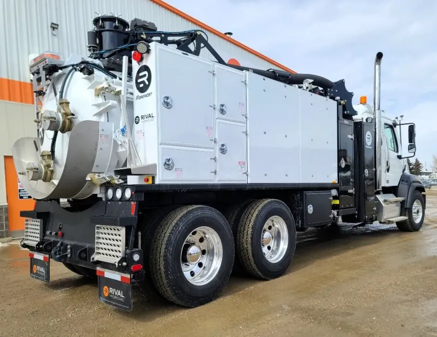 2024 Freightliner 114SD | Photo 2 of 5