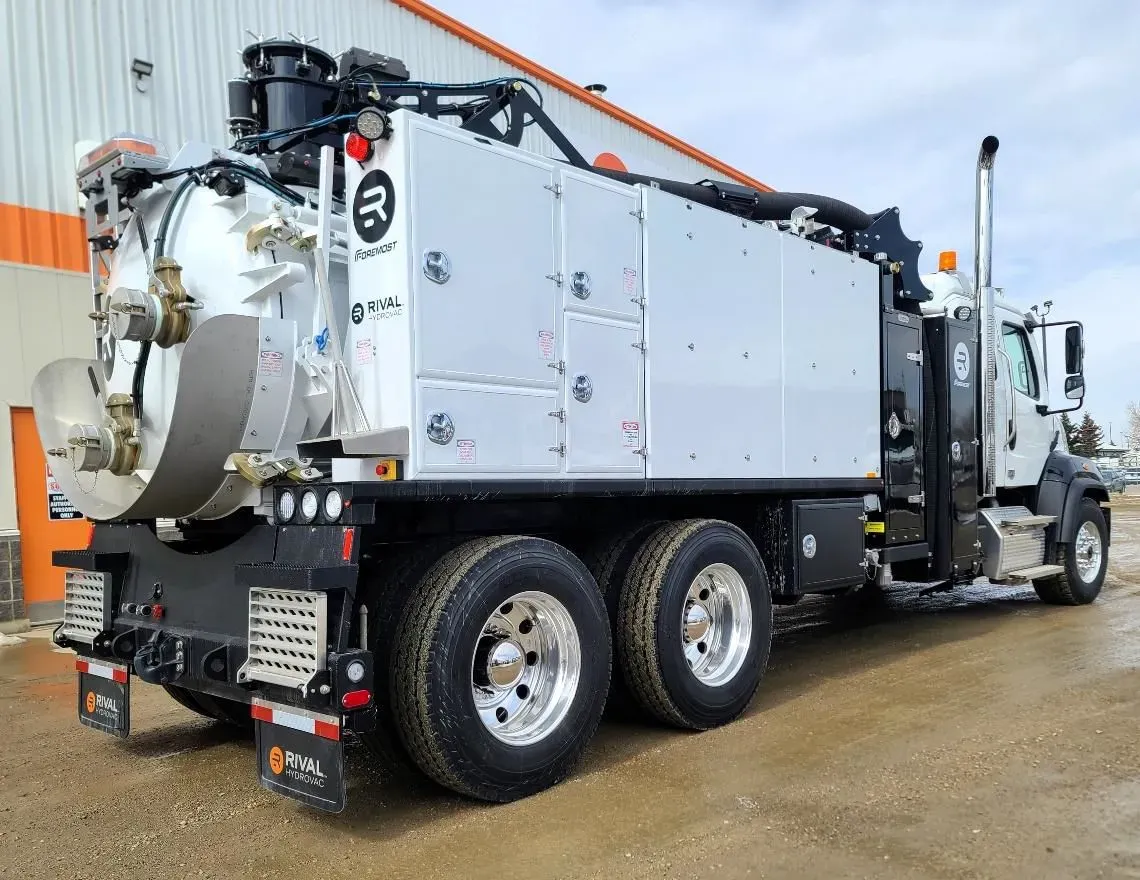 2024 Freightliner 114SD | Photo 2 of 5