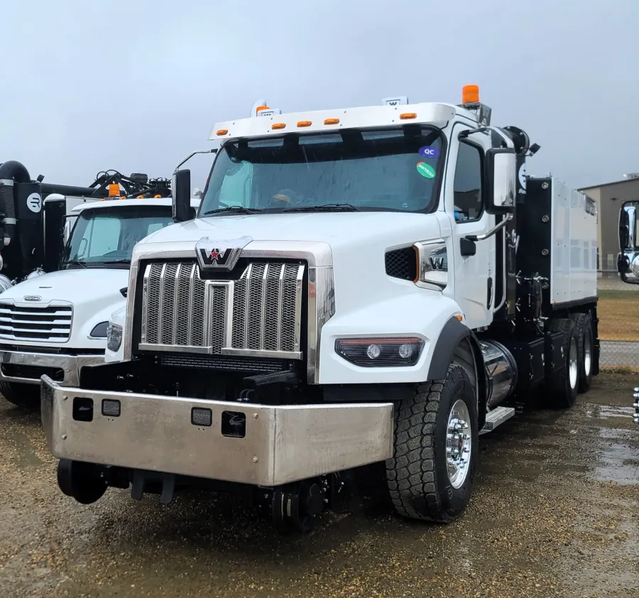 2025 Western Star 47X | Photo 2 of 2