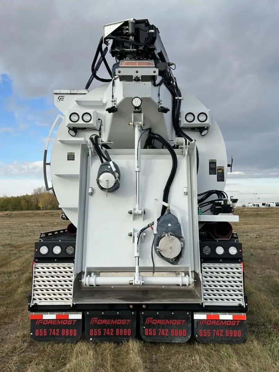 2025 Freightliner 114SD | Photo 5 of 5