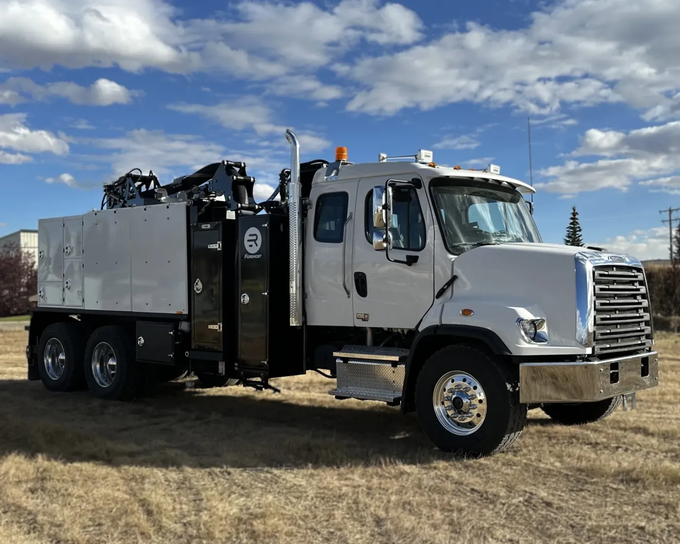 2026 Freightliner 108SD | Photo 2 of 5