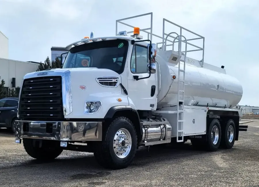2025 Freightliner 108SD | Photo 1 of 5