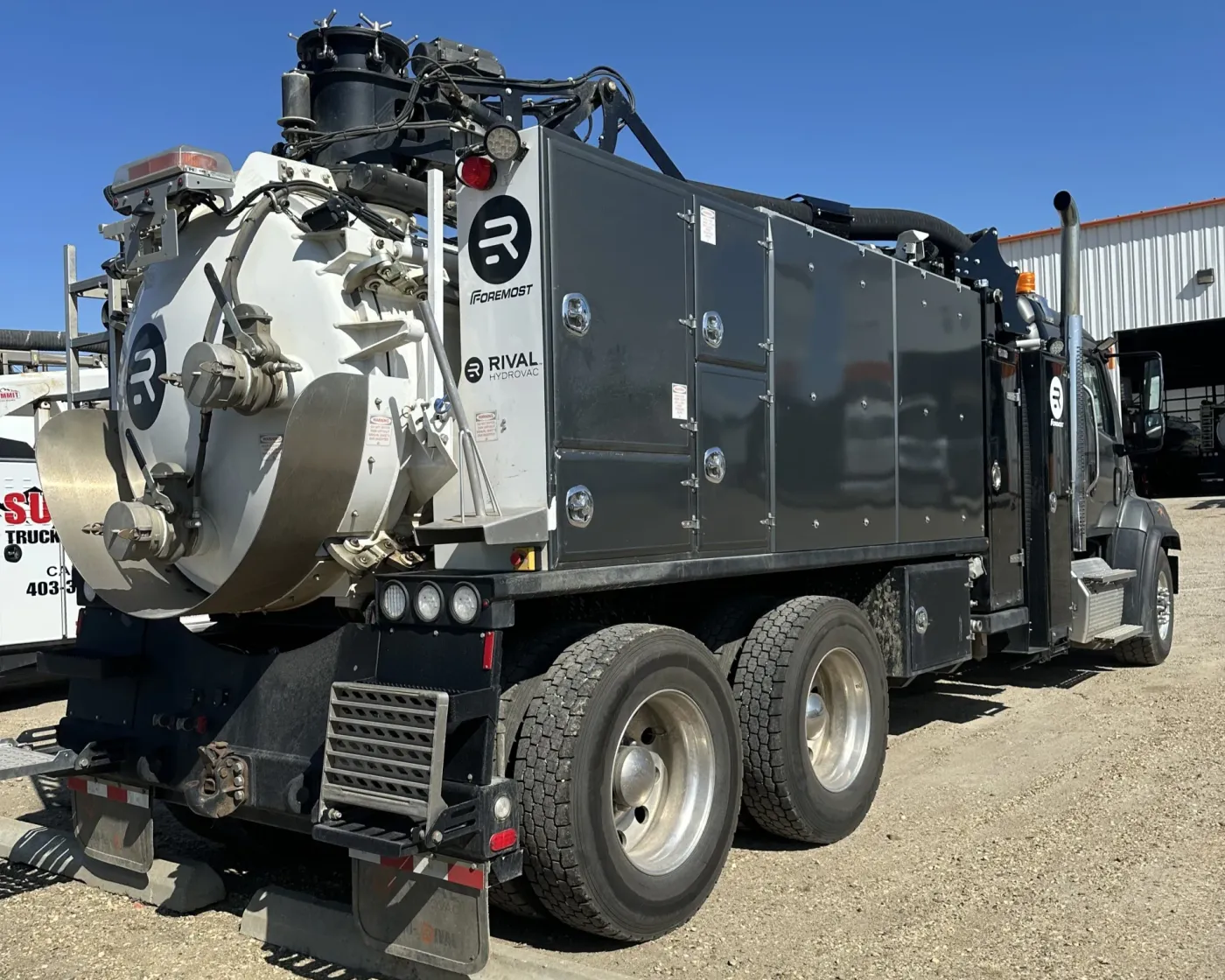2024 Freightliner 114SD | Photo 4 of 5