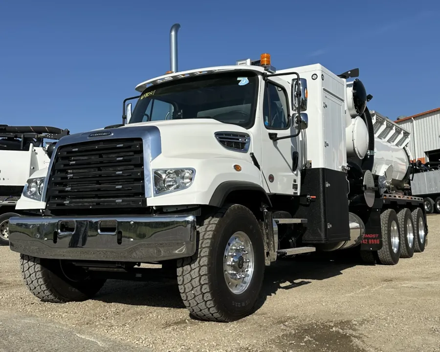 2025 Freightliner 114SD | Photo 1 of 5