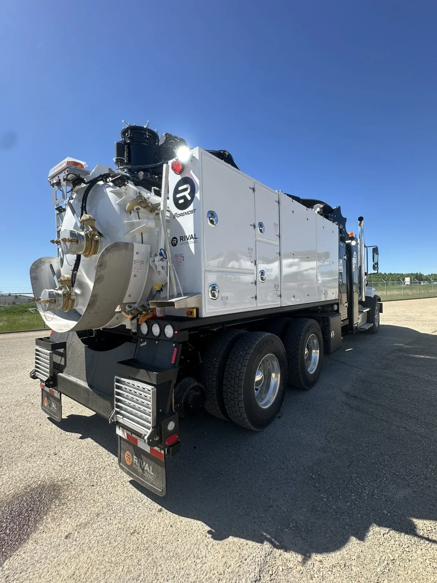 2025 Freightliner 114SD RIVAL T7 | Photo 5 of 5