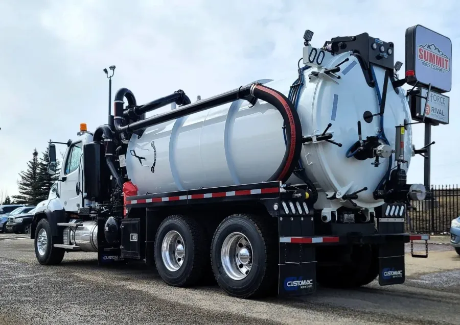 2025 Freightliner 114SD | Photo 5 of 5