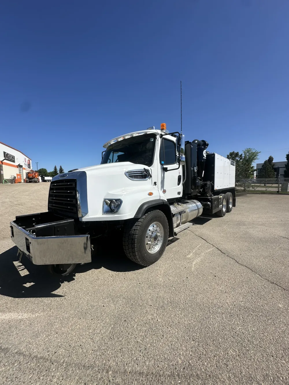 2025 Freightliner 114SD
