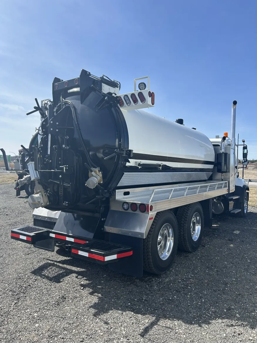 2025 Freightliner 114SD | Photo 5 of 5