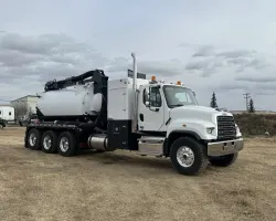 2025 Freightliner 114SD | Thumbnail Photo 2 of 5