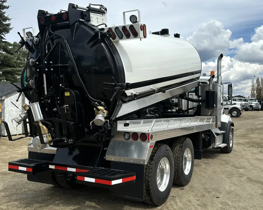 2026 Freightliner 114SD | Photo 4 of 5
