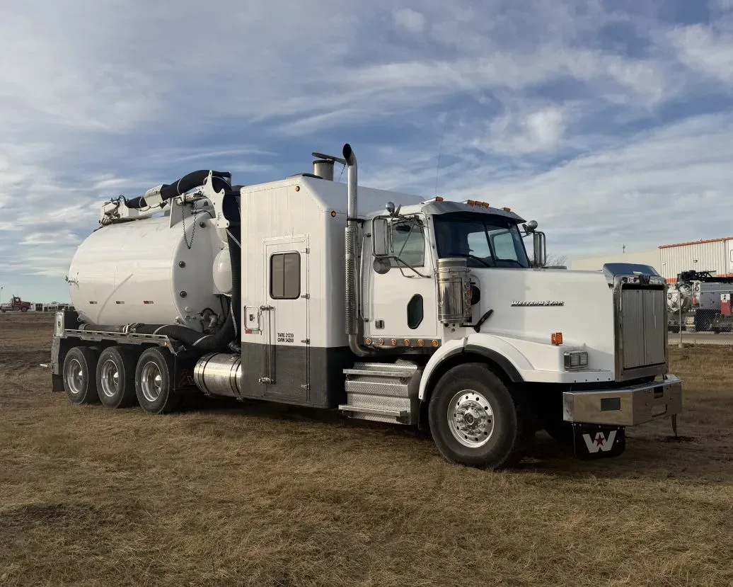 2015 Western Star 4900 | Photo 2 of 5