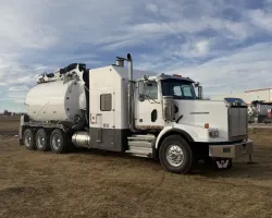 2015 Western Star 4900 | Thumbnail Photo 2 of 5