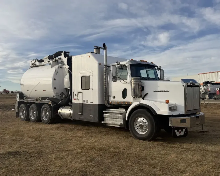 2015 Western Star 4900 | Photo 2 of 5