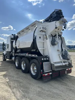 2025 Freightliner 114SD | Thumbnail Photo 3 of 5