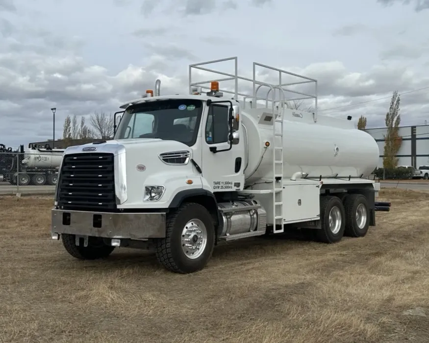 2025 Freightliner 108SD 16 Cube Tandem | Photo 1 of 5