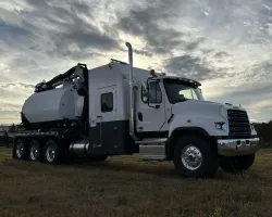 2025 Freightliner 114SD | Thumbnail Photo 2 of 5