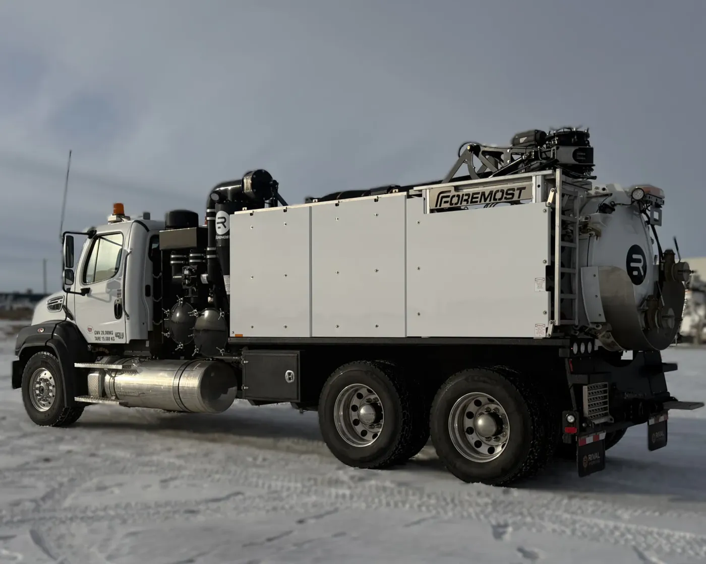 2025 Freightliner 114SD | Photo 3 of 5