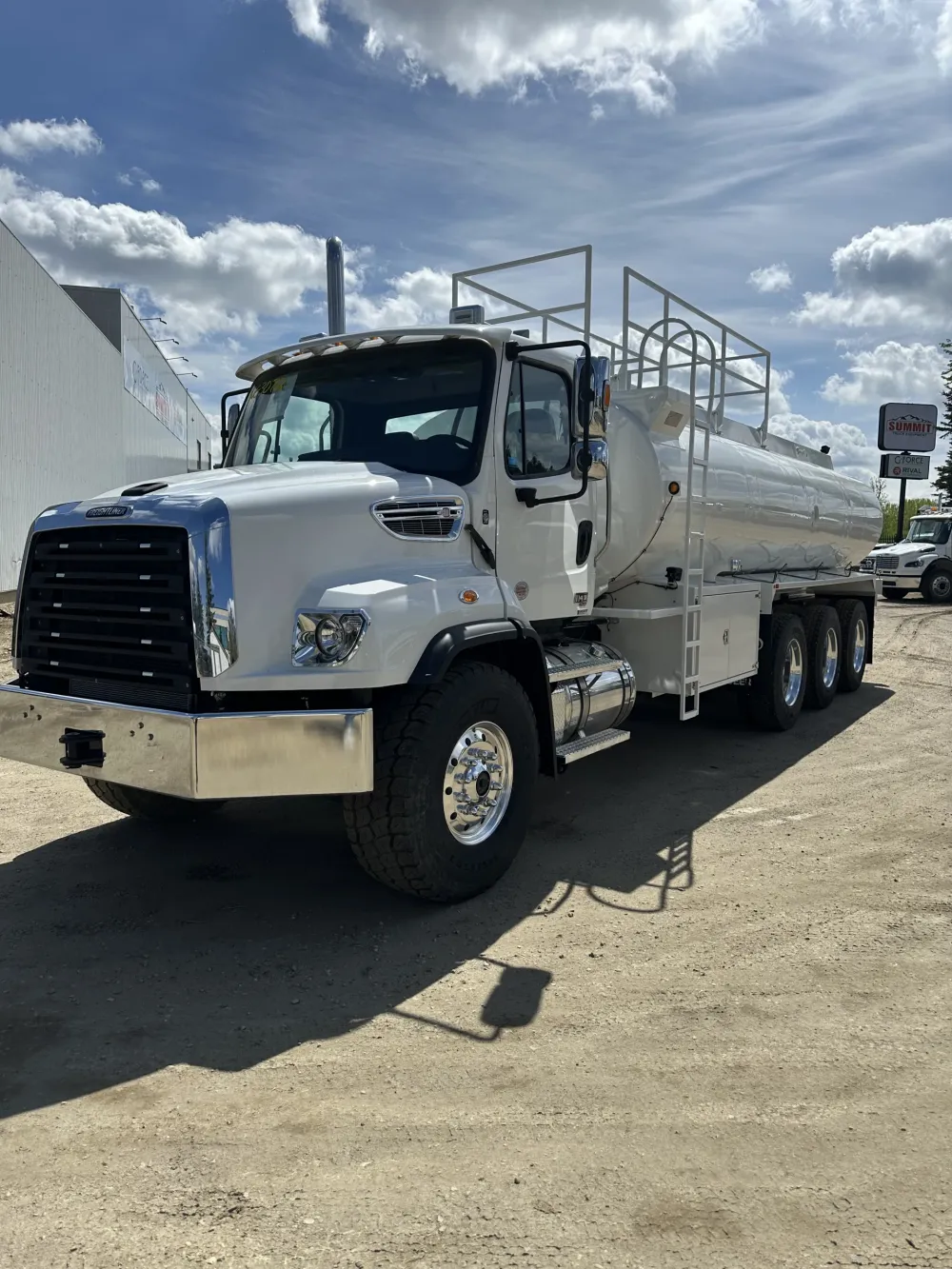 2025 Freightliner 114SD
