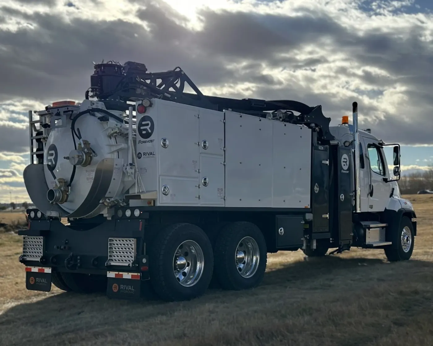 2026 Freightliner 108SD | Photo 3 of 5