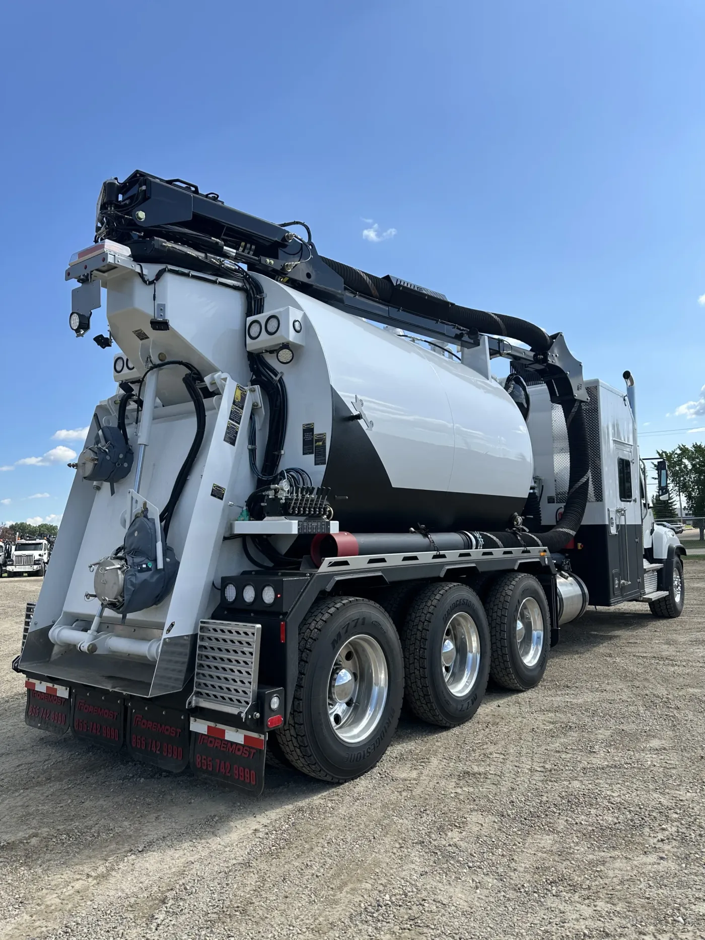 2025 Freightliner 114SD | Photo 4 of 5