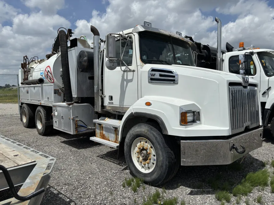2019 Western Star 4700SB | Photo 2 of 4