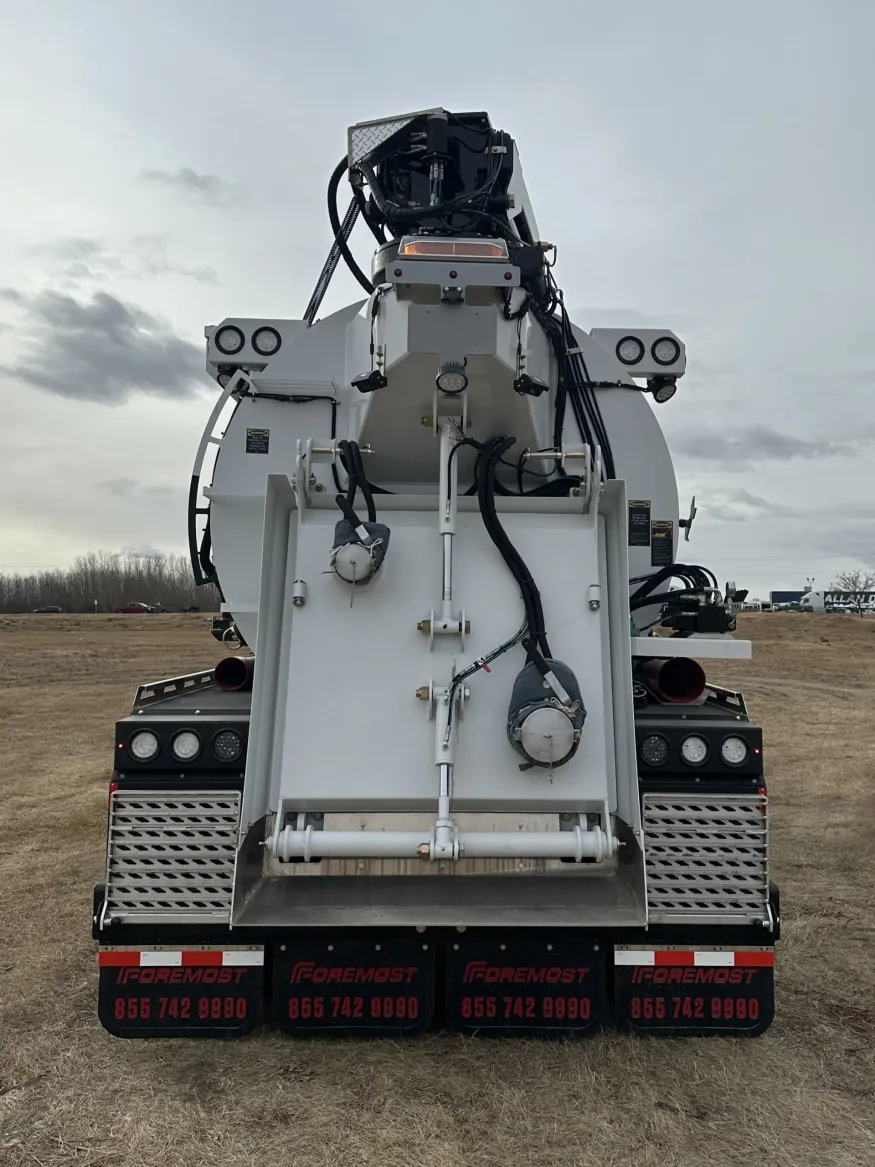 2025 Freightliner 114SD | Photo 4 of 5