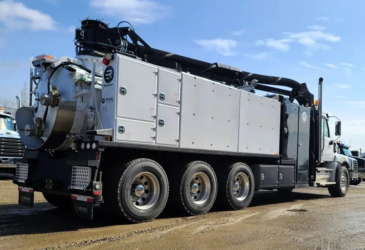 2025 Freightliner 114SD | Photo 4 of 5