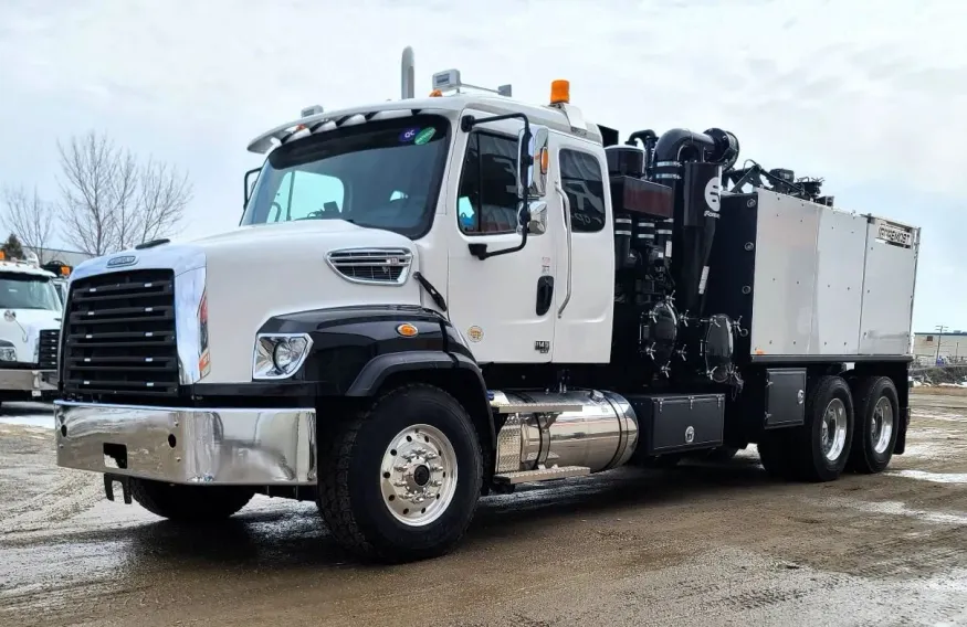 2024 Freightliner 114SD | Photo 1 of 5