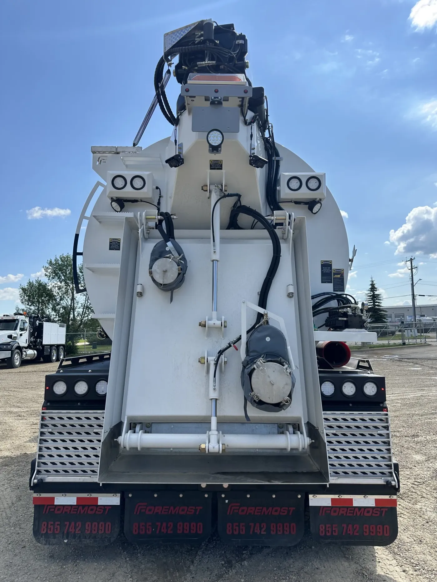 2025 Freightliner 114SD | Photo 5 of 5